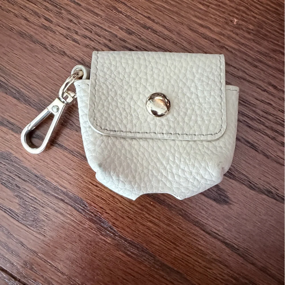 Cream Pebbled Leather Keychain Pouch Coin Purse Snap Closure Clip